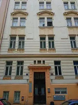 Pragues Rainbow Guest House Hotel